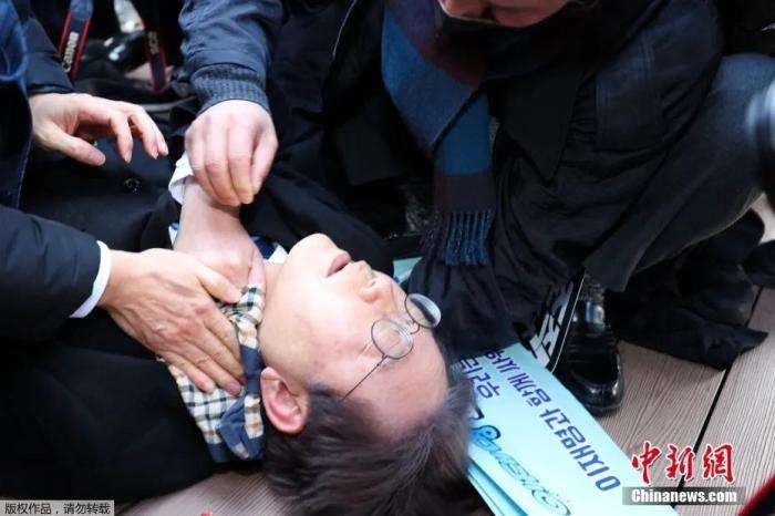 国际人物:“痛苦并未将他打倒”!李在明连任韩国最大在野党党首 第4张 国际人物:“痛苦并未将他打倒”!李在明连任韩国最大在野党党首 第4张