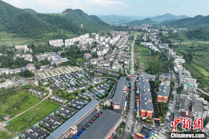“村晚	”让贵州桐梓避暑山村“热”起来  第3张